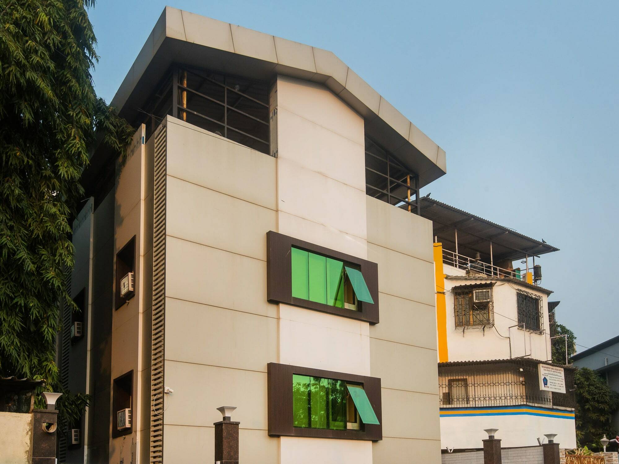 Fabhotel Starwood Residency - Behind Bmw Car Showroom Navi Mumbai Exterior photo